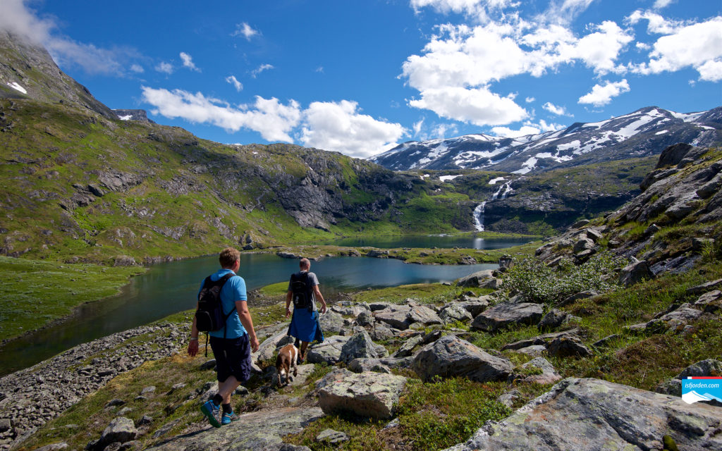 Hiking to Grøvdalsbakken in Isfjorden, Romsdal. – NORWAY – WESTERN ...